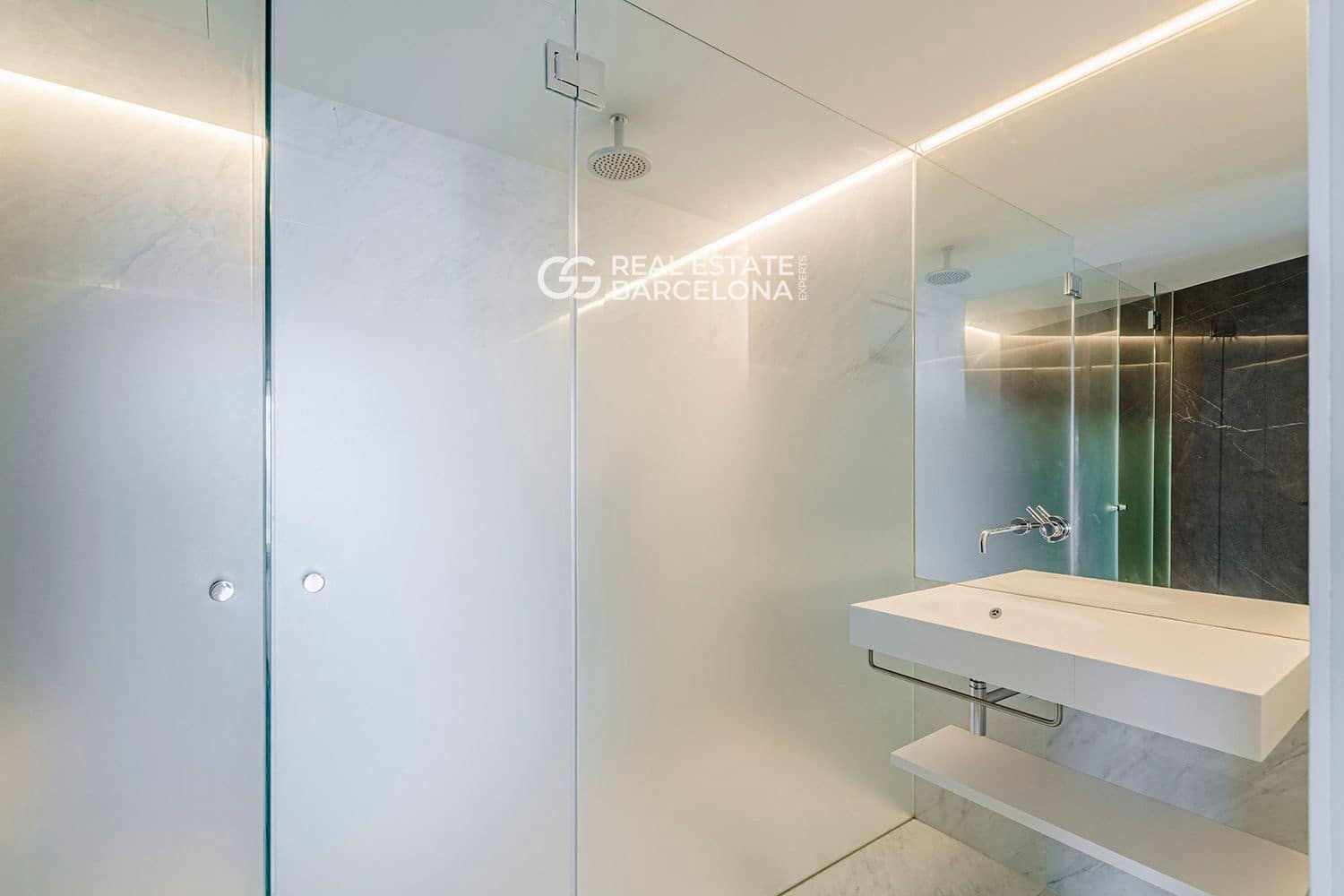 3 bedroom Flat for sale in Barcelona city with pool garage - € 3,450,000 (Ref: 9482356)