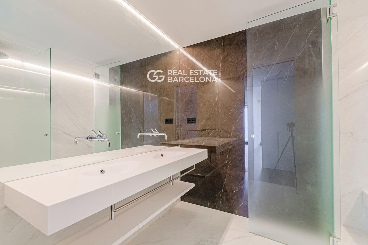 3 bedroom Flat for sale in Barcelona city with pool garage - € 3,450,000 (Ref: 9482356)