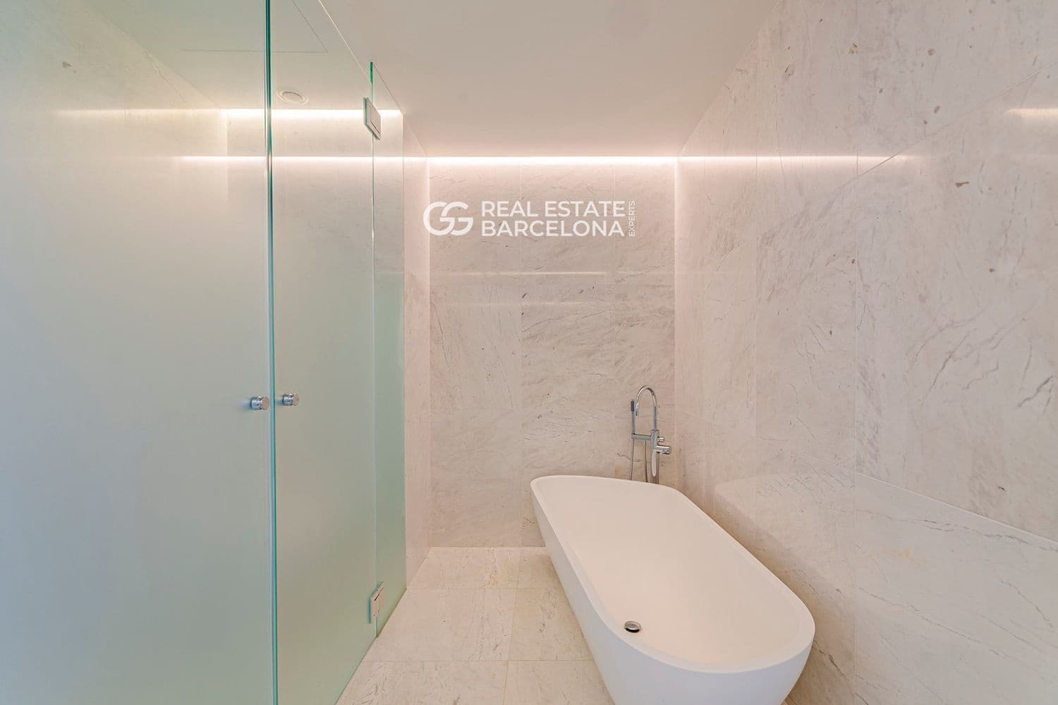 3 bedroom Flat for sale in Barcelona city with pool garage - € 3,450,000 (Ref: 9482356)