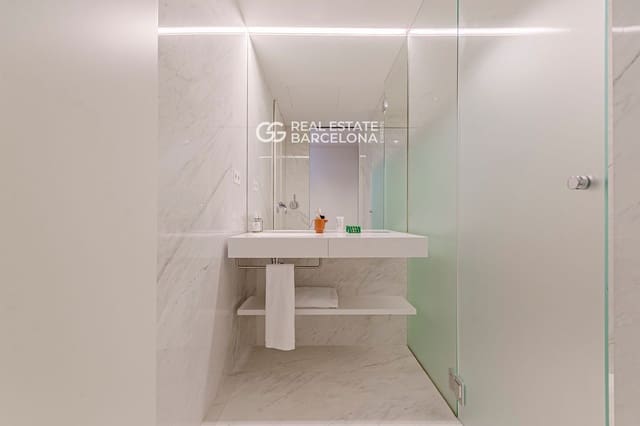 3 bedroom Flat for sale in Sant Martí, Barcelona city with pool garage - € 2,497,000 (Ref: 9482358)