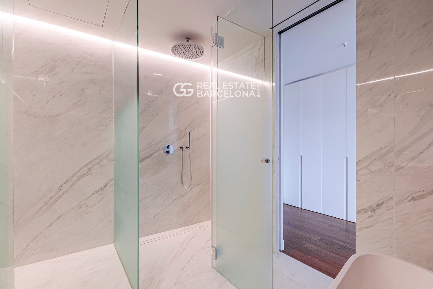 3 bedroom Flat for sale in Barcelona city with pool garage - € 2,497,000 (Ref: 9482358)