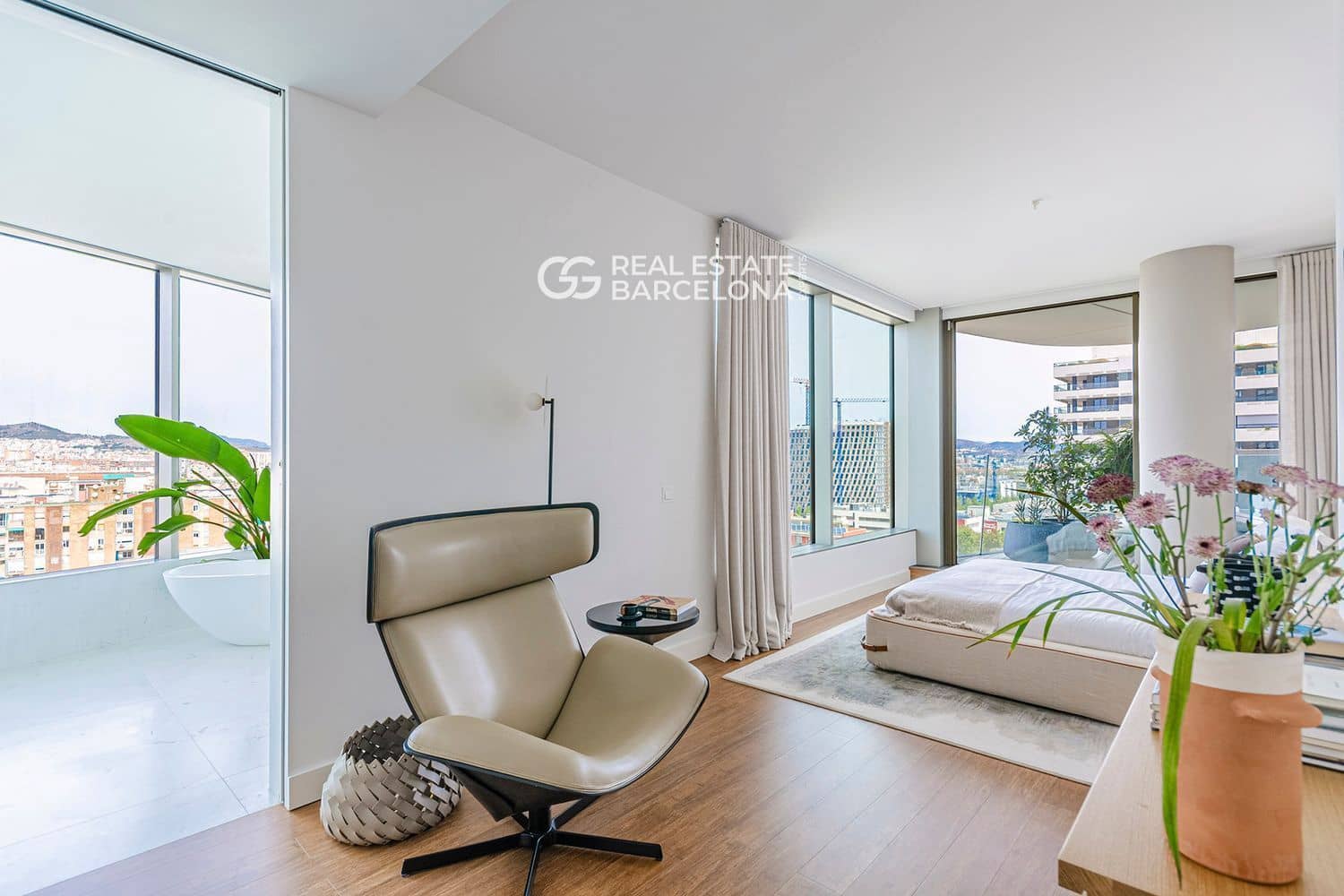 3 bedroom Flat for sale in Barcelona city with pool garage - € 2,497,000 (Ref: 9482358)