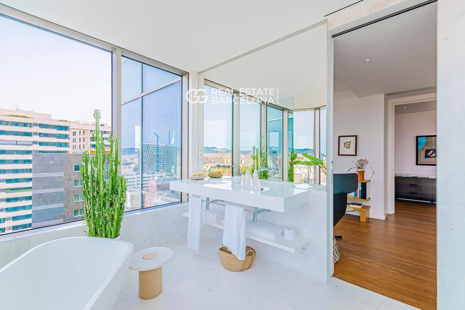3 bedroom Flat for sale in Barcelona city with pool garage - € 2,497,000 (Ref: 9482358)