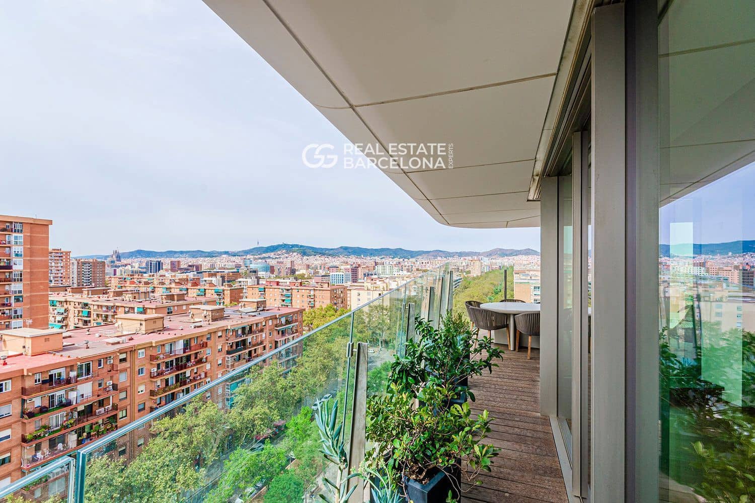 3 bedroom Flat for sale in Barcelona city with pool garage - € 2,497,000 (Ref: 9482358)