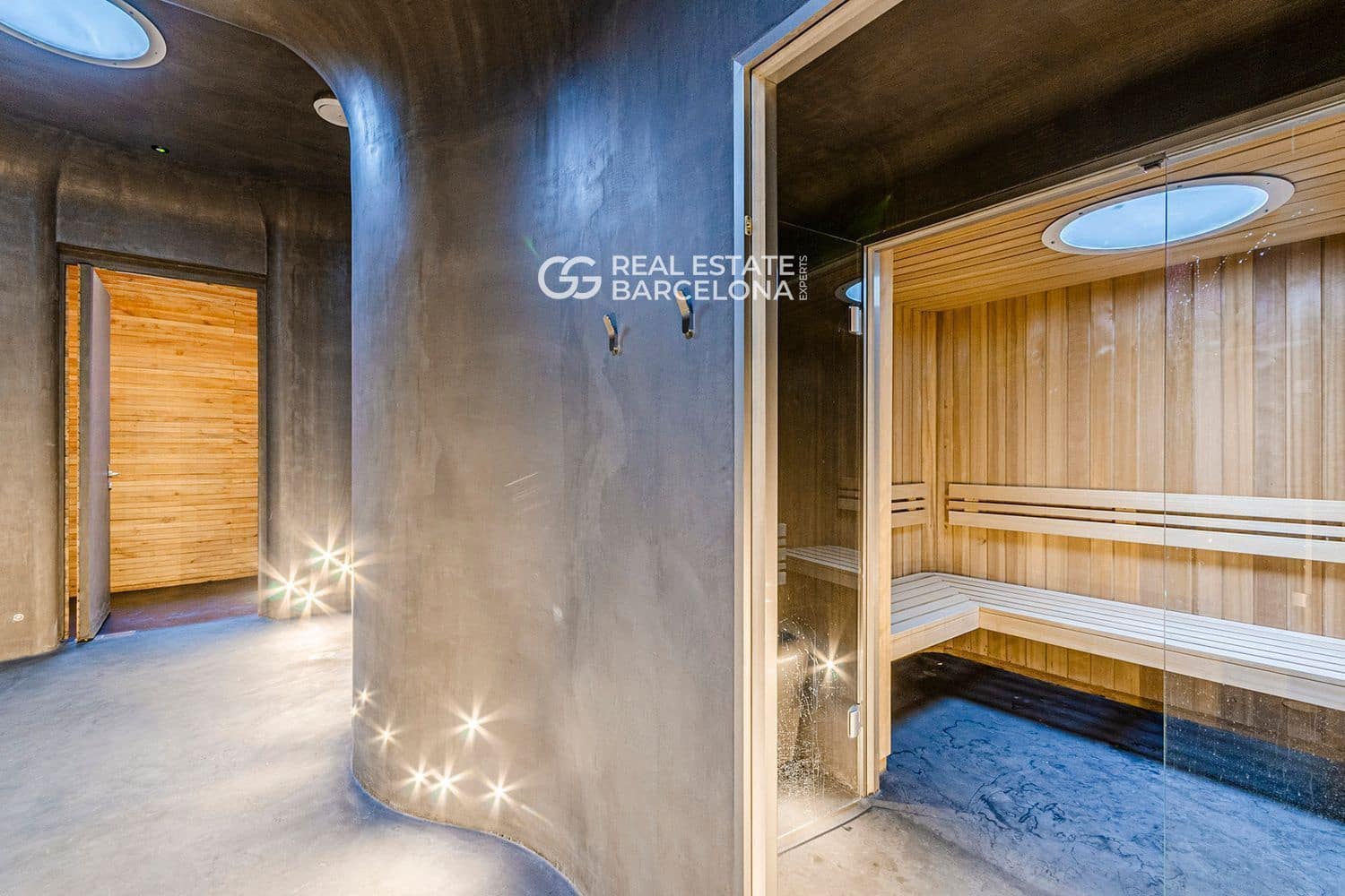 3 bedroom Flat for sale in Barcelona city with pool garage - € 2,497,000 (Ref: 9482358)