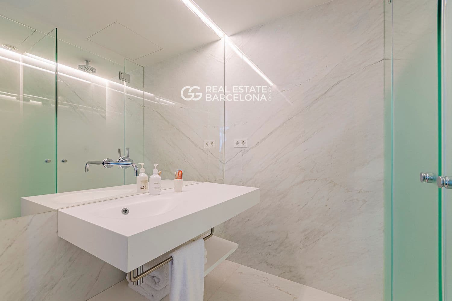 3 bedroom Flat for sale in Barcelona city with pool garage - € 2,250,000 (Ref: 9482359)