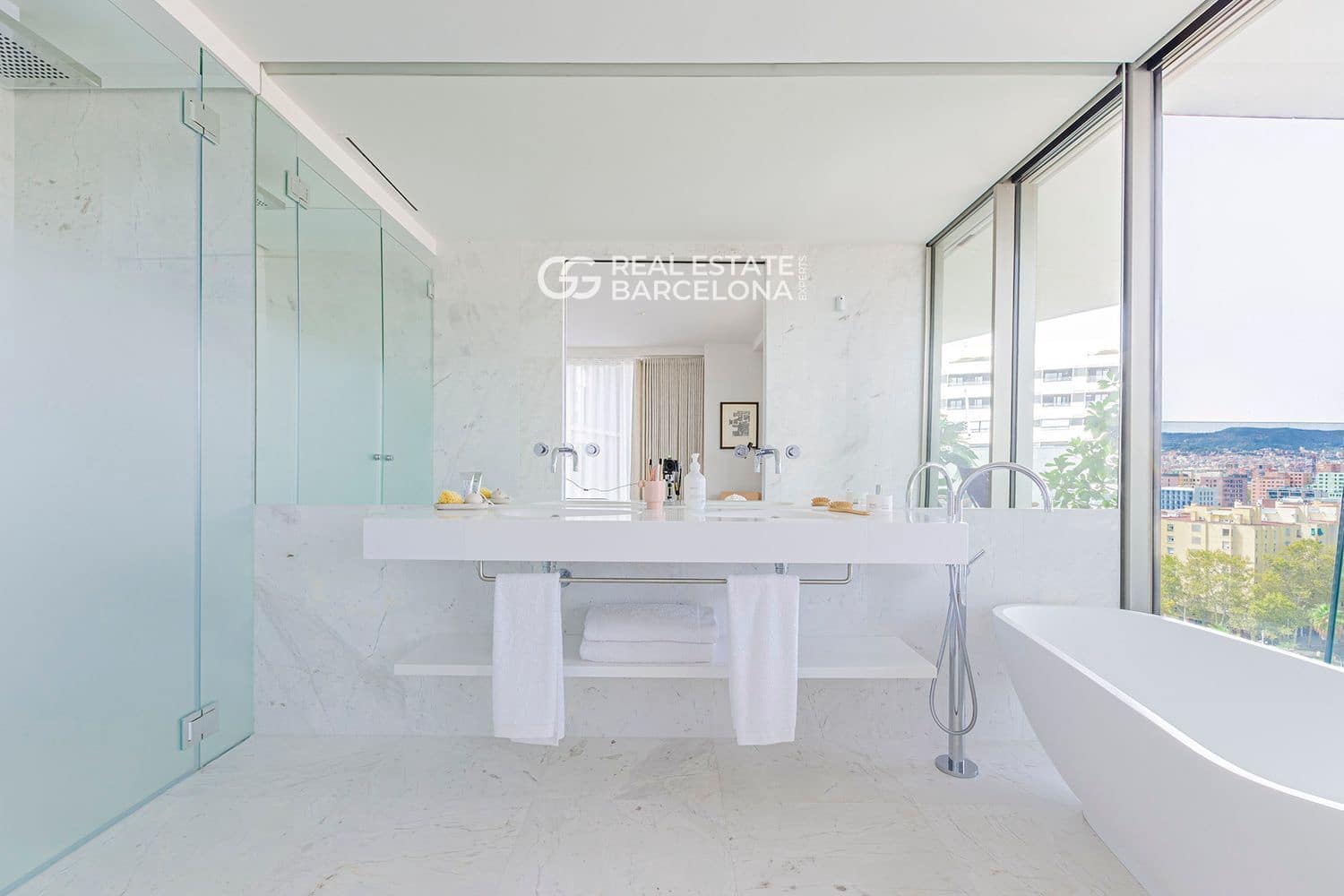 3 bedroom Flat for sale in Barcelona city with pool garage - € 2,250,000 (Ref: 9482359)