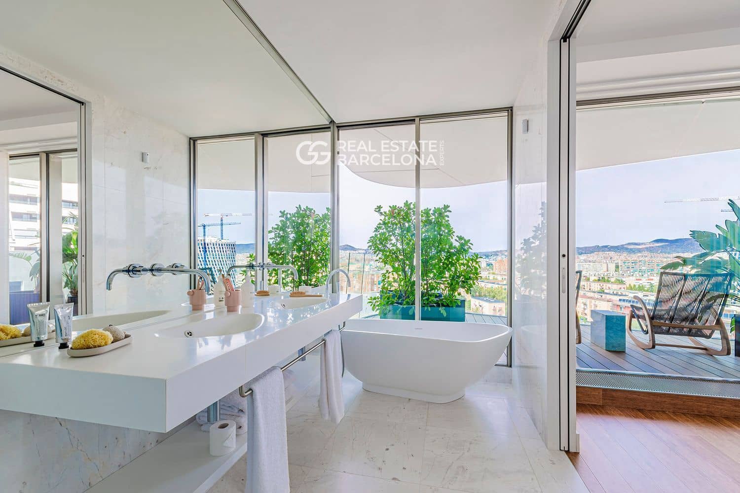 3 bedroom Flat for sale in Barcelona city with pool garage - € 2,250,000 (Ref: 9482359)