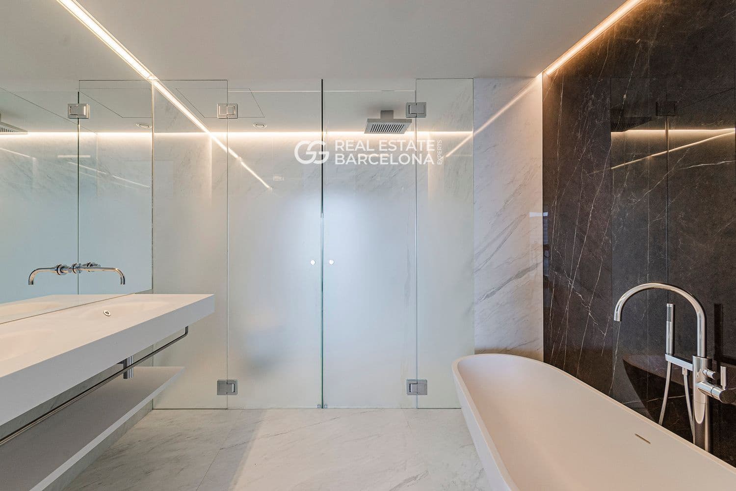 1 soverom Leilighet til salgs i Barcelona by med svømmebasseng garasje - € 1 350 000 (Ref: 9482361)