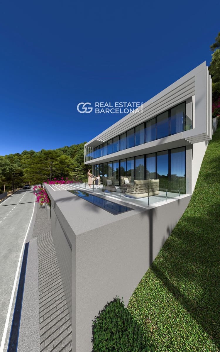 3 bedroom Villa for sale in Lloret de Mar with pool - € 650,000 (Ref: 9482363)