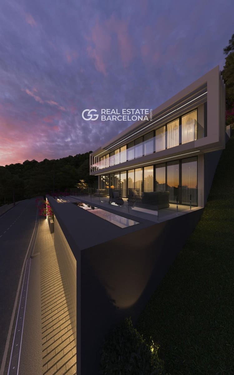 3 bedroom Villa for sale in Lloret de Mar with pool - € 650,000 (Ref: 9482363)