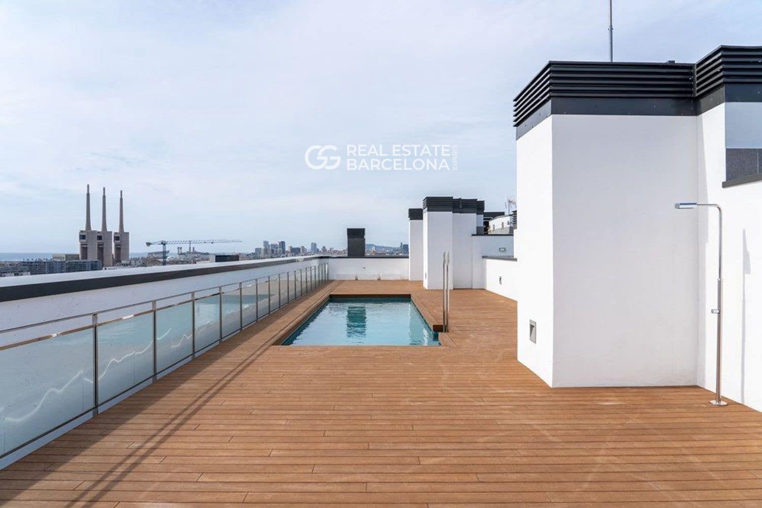 3 bedroom Flat for sale in Badalona with pool - € 560,500 (Ref: 9482368)