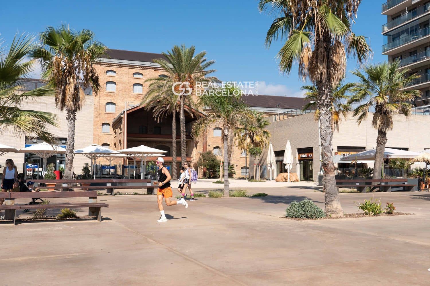 3 bedroom Flat for sale in Badalona with pool - € 560,500 (Ref: 9482368)