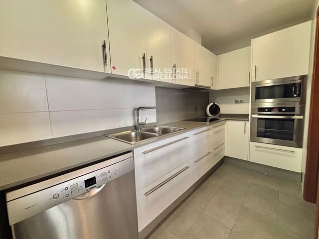 Piso de 2 habitaciones en El Poblenou, Barcelona ciudad en venta con piscina - 595.000 € (Ref: 9482369)