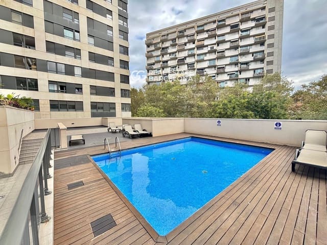Piso de 2 habitaciones en El Poblenou, Barcelona ciudad en venta con piscina - 595.000 € (Ref: 9482369)