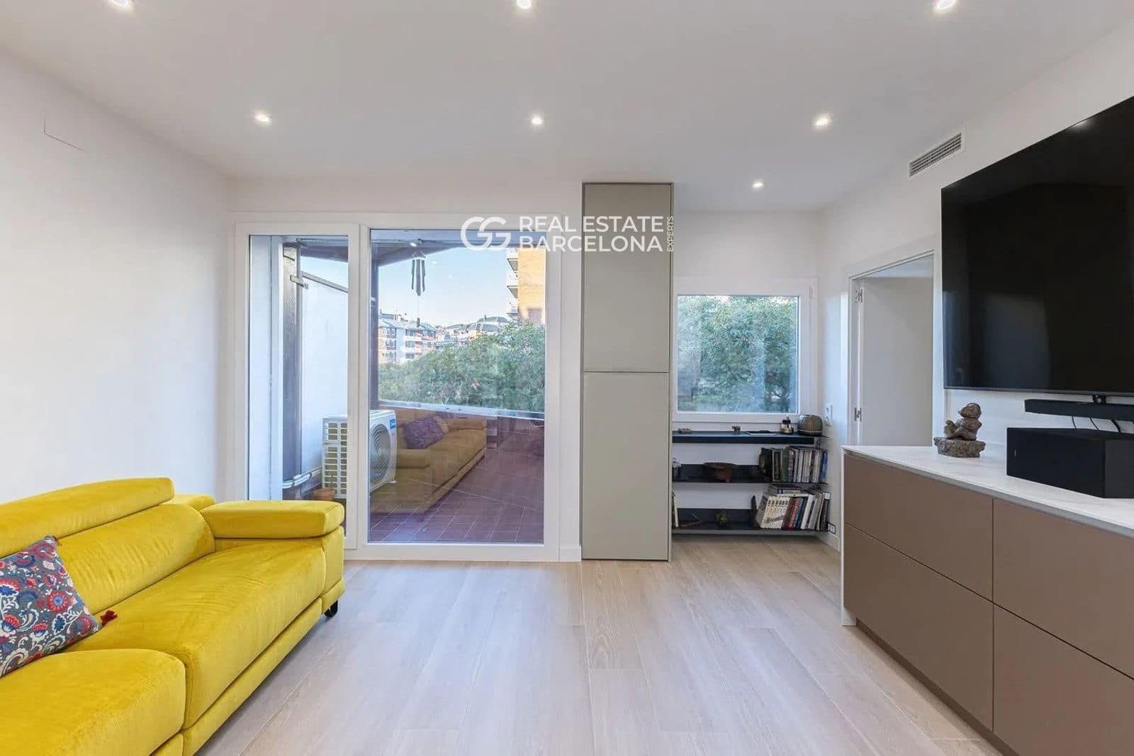 3 bedroom Flat for sale in Barcelona city - € 690,000 (Ref: 9482370)