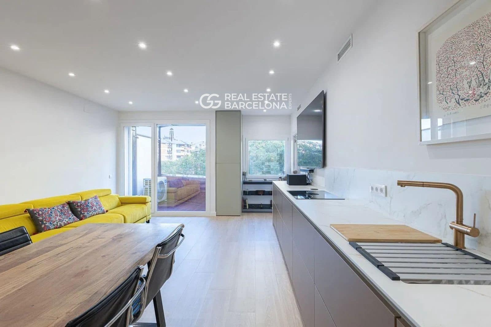 3 bedroom Flat for sale in Barcelona city - € 690,000 (Ref: 9482370)