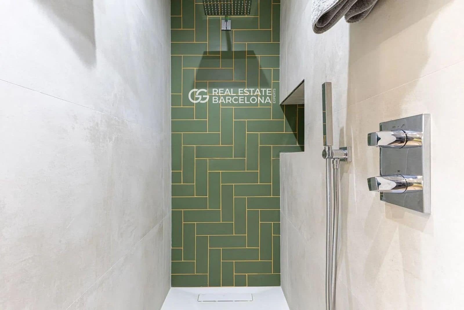 3 bedroom Flat for sale in Barcelona city - € 690,000 (Ref: 9482370)