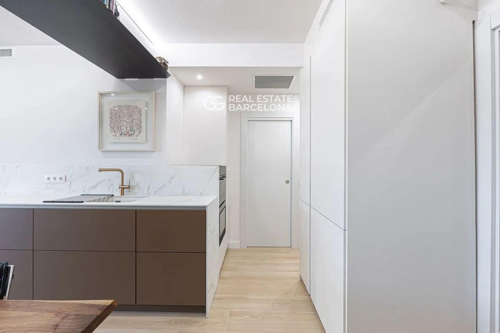 3 bedroom Flat for sale in Barcelona city - € 690,000 (Ref: 9482370)