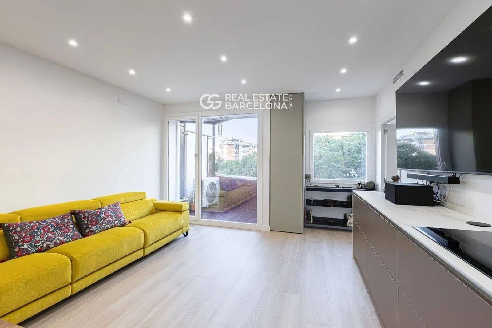 3 bedroom Flat for sale in Barcelona city - € 690,000 (Ref: 9482370)