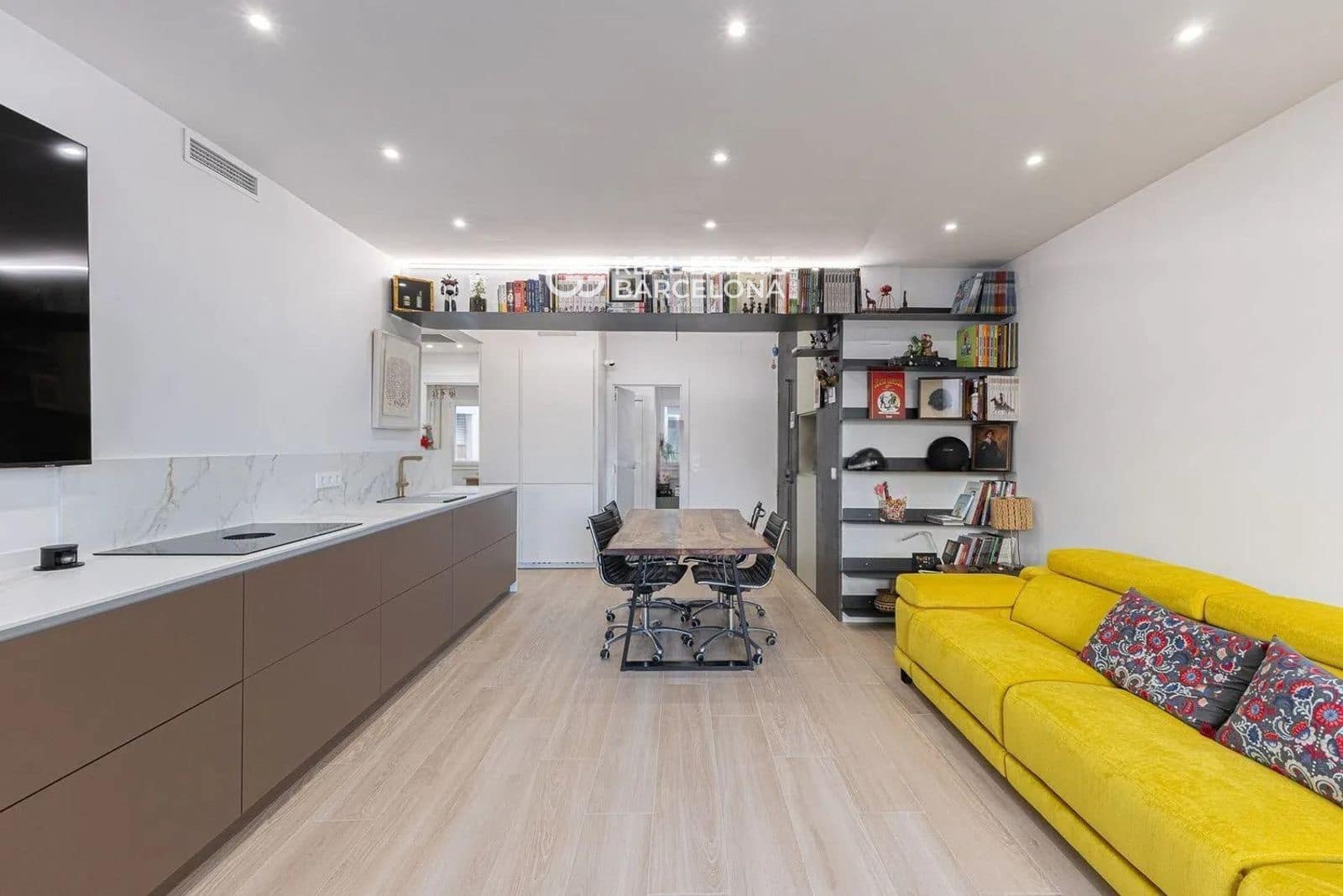 3 bedroom Flat for sale in Barcelona city - € 690,000 (Ref: 9482370)