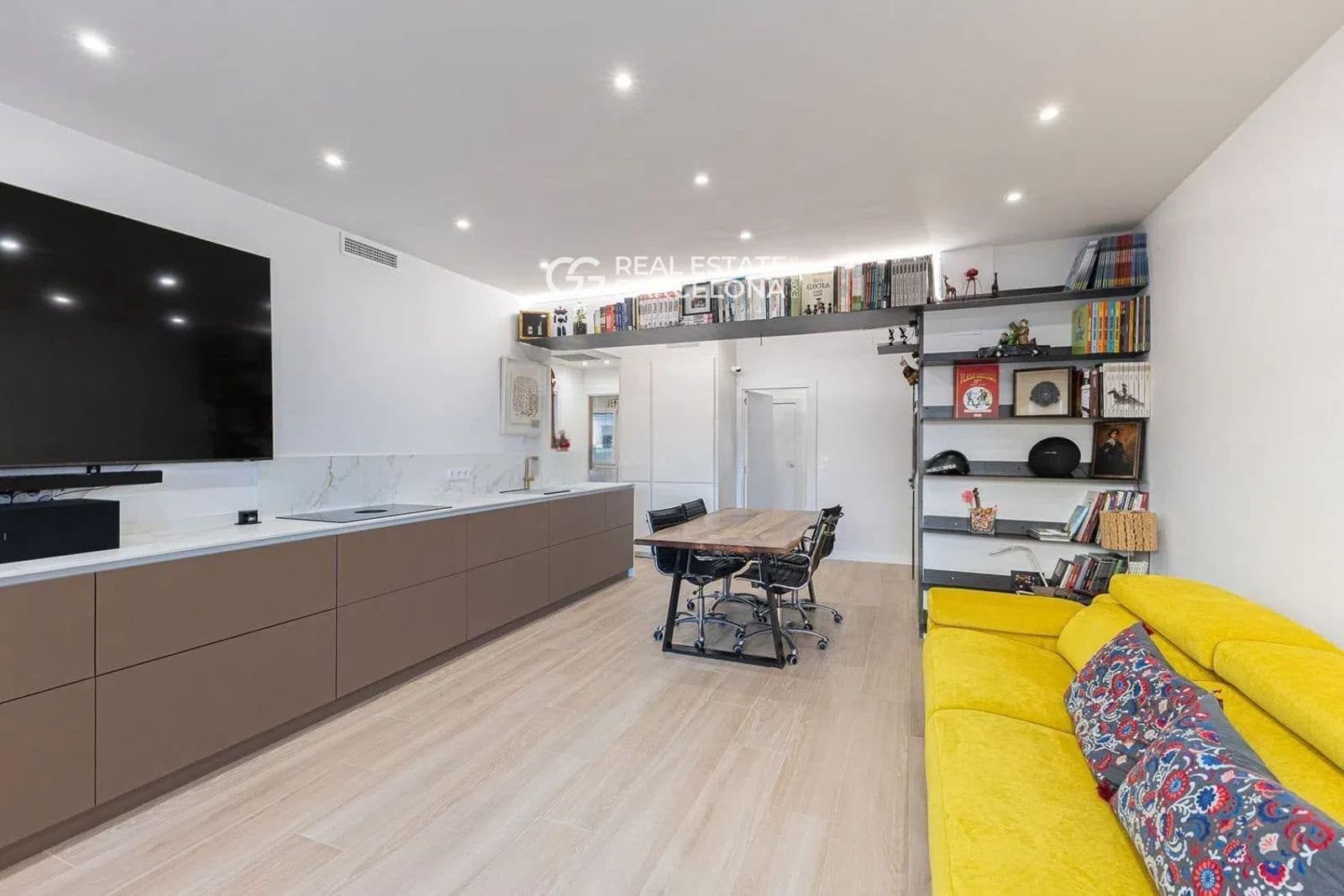 3 bedroom Flat for sale in Barcelona city - € 690,000 (Ref: 9482370)