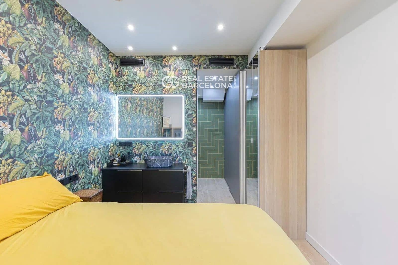 3 bedroom Flat for sale in Barcelona city - € 690,000 (Ref: 9482370)