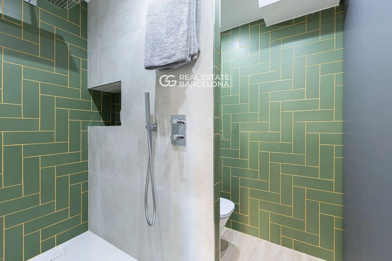 3 bedroom Flat for sale in Barcelona city - € 690,000 (Ref: 9482370)