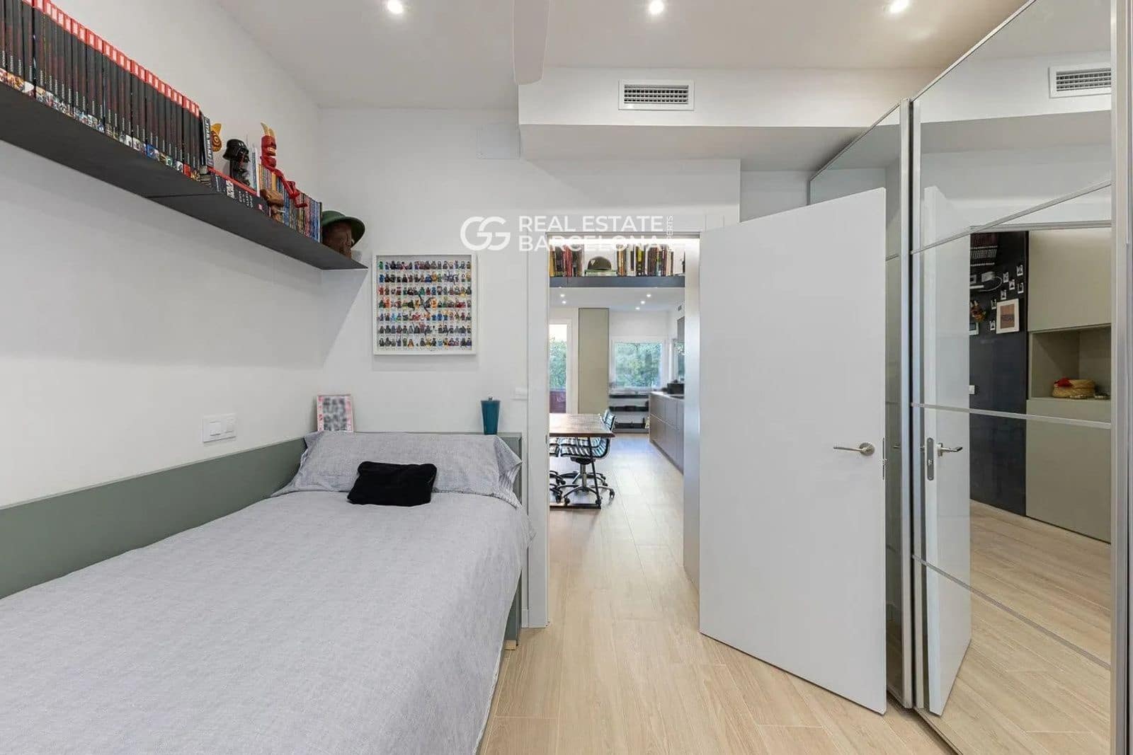 3 bedroom Flat for sale in Barcelona city - € 690,000 (Ref: 9482370)