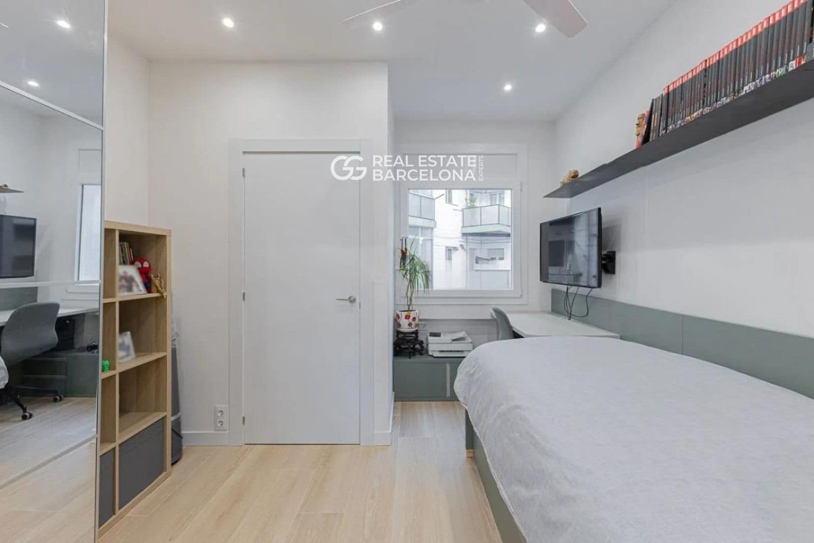 3 bedroom Flat for sale in Barcelona city - € 690,000 (Ref: 9482370)