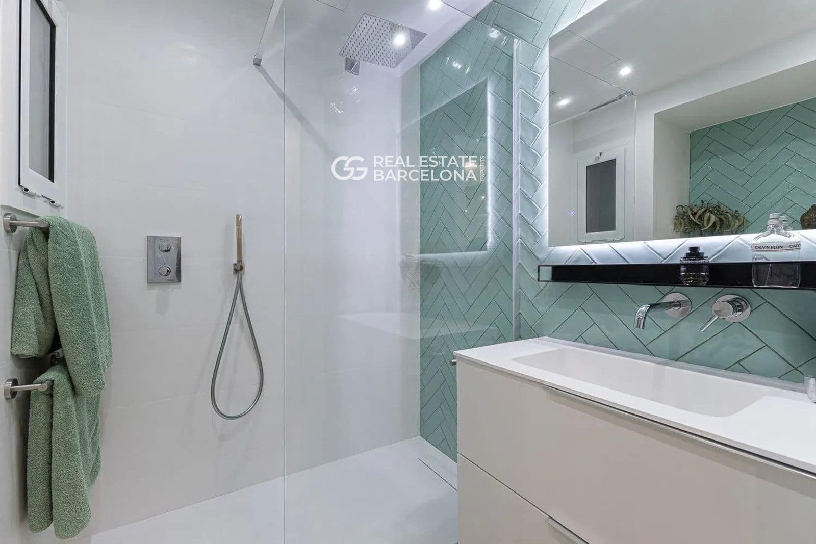 3 bedroom Flat for sale in Barcelona city - € 690,000 (Ref: 9482370)