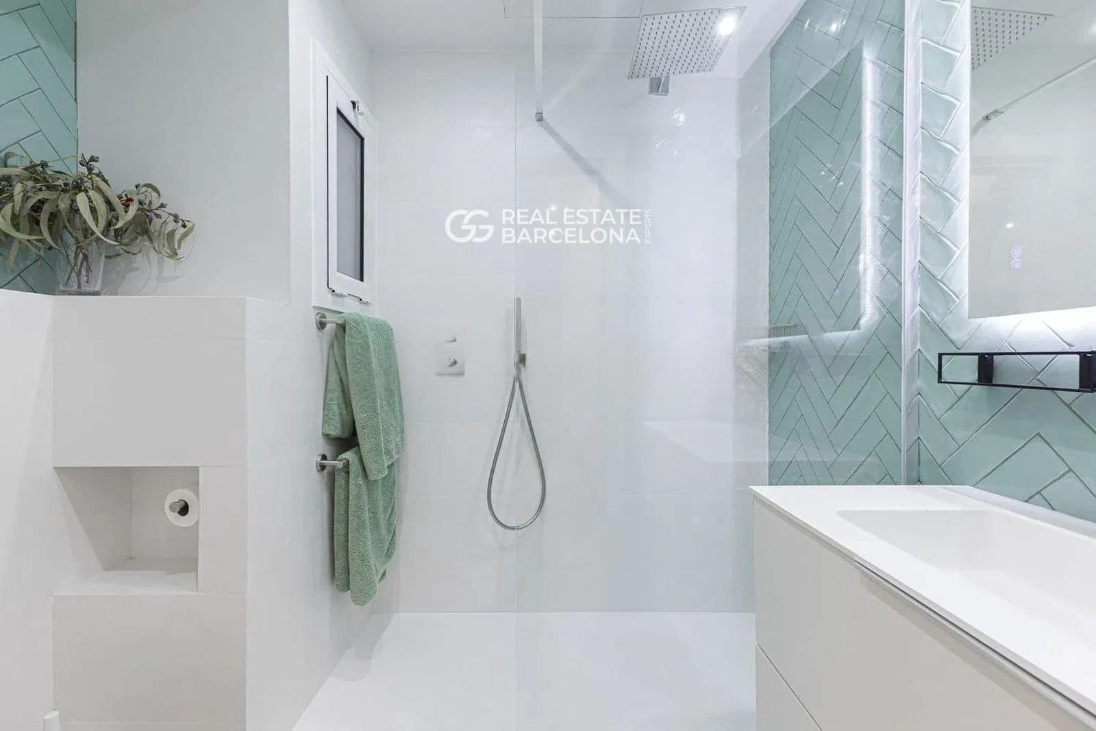 3 bedroom Flat for sale in Barcelona city - € 690,000 (Ref: 9482370)