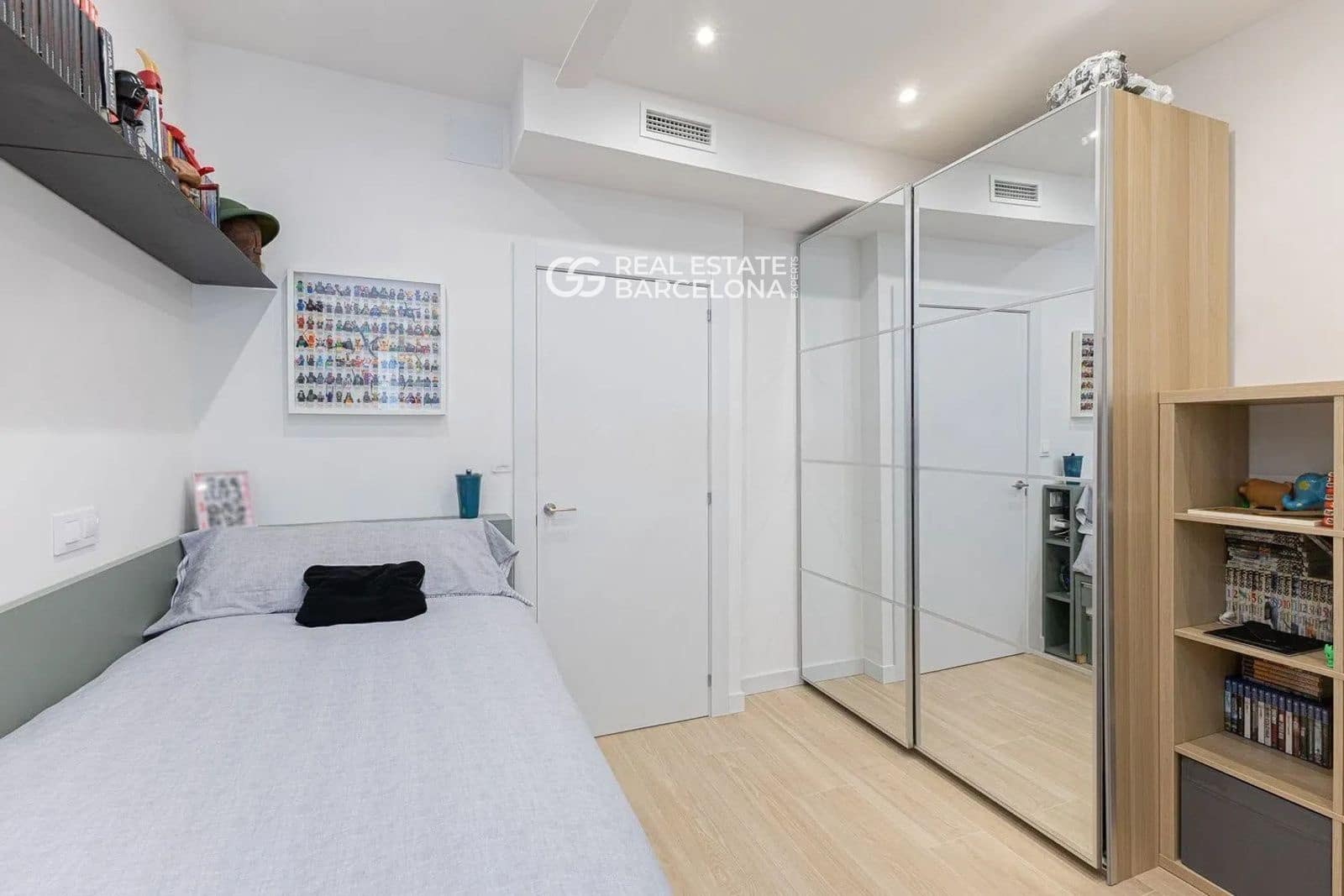 3 bedroom Flat for sale in Barcelona city - € 690,000 (Ref: 9482370)