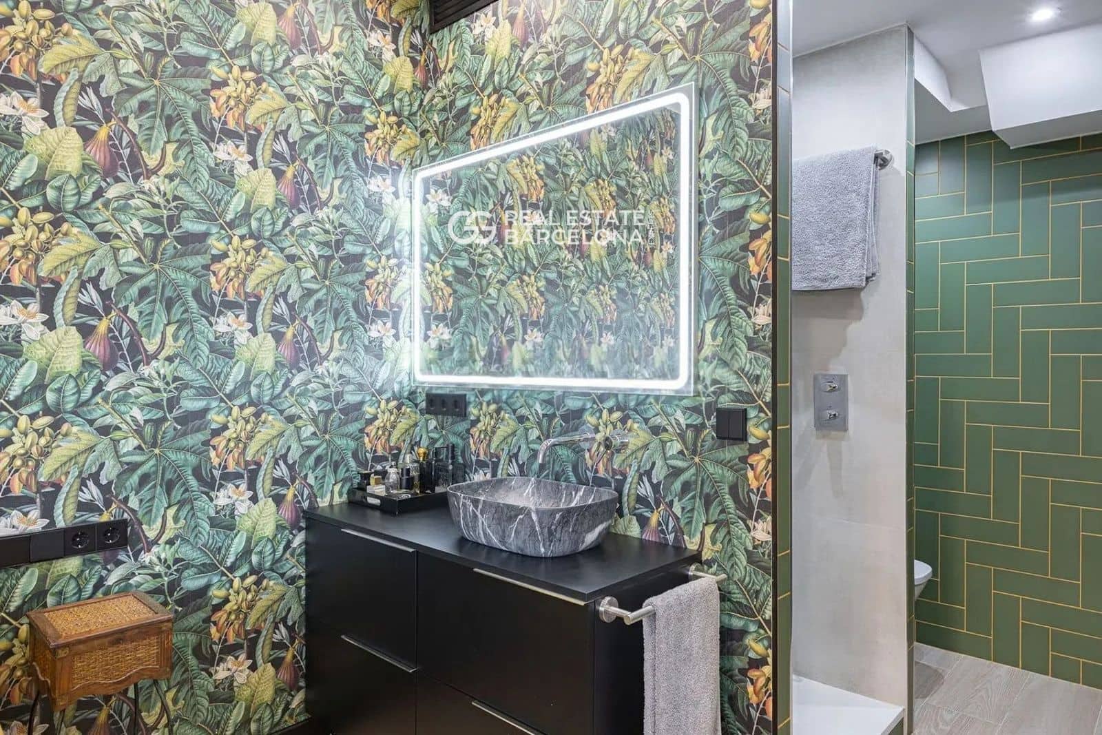 3 bedroom Flat for sale in Barcelona city - € 690,000 (Ref: 9482370)