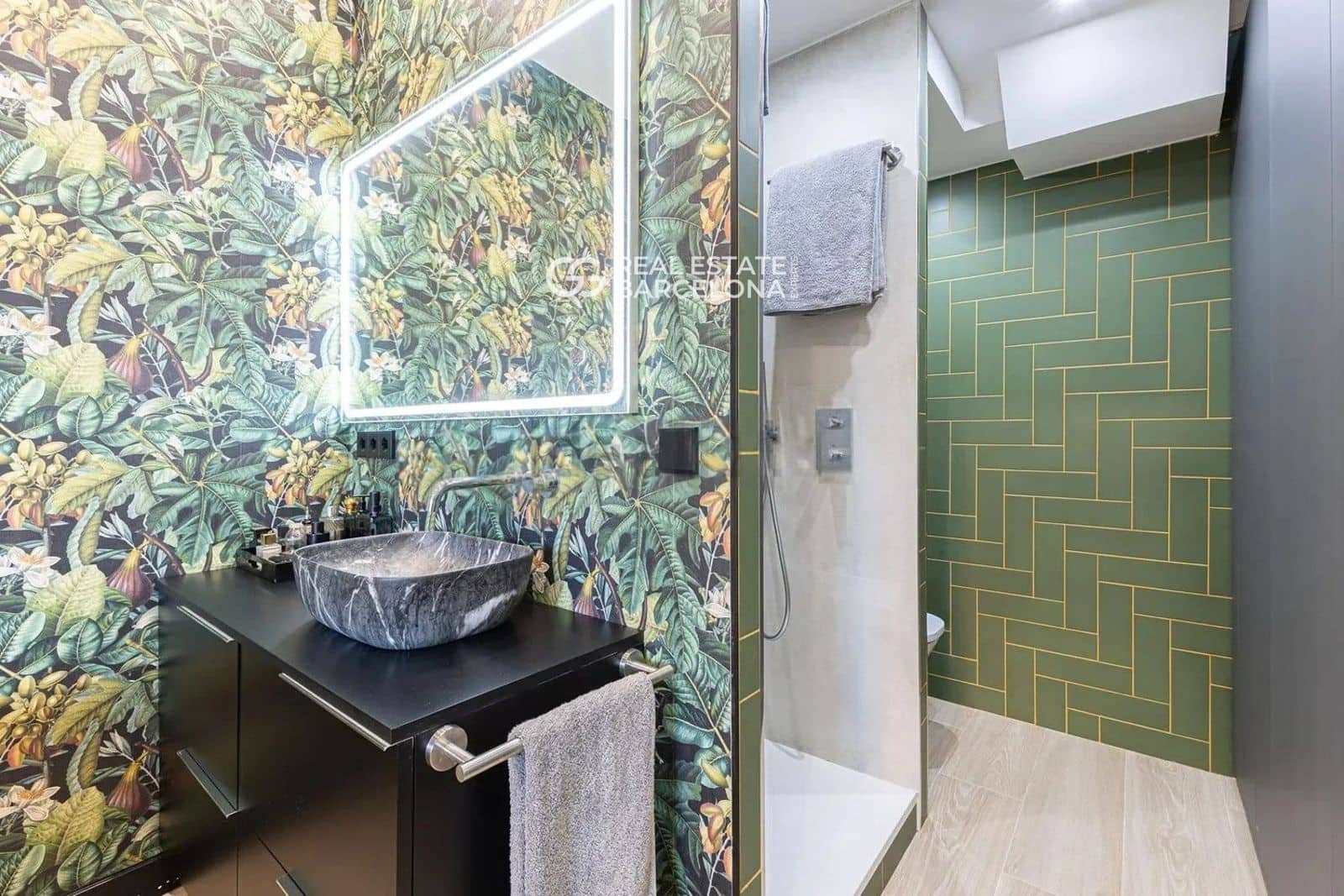 3 bedroom Flat for sale in Barcelona city - € 690,000 (Ref: 9482370)