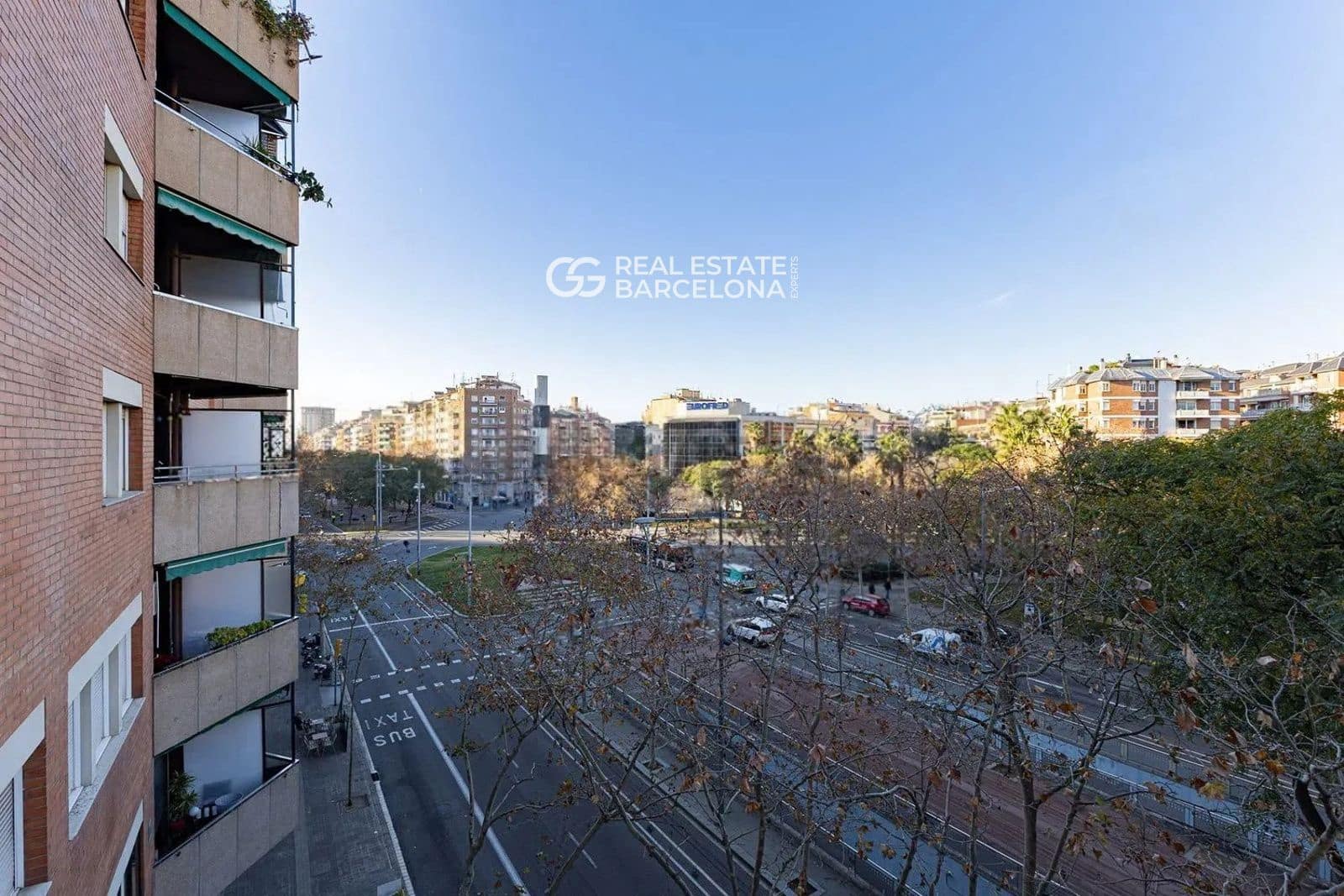 3 bedroom Flat for sale in Barcelona city - € 690,000 (Ref: 9482370)