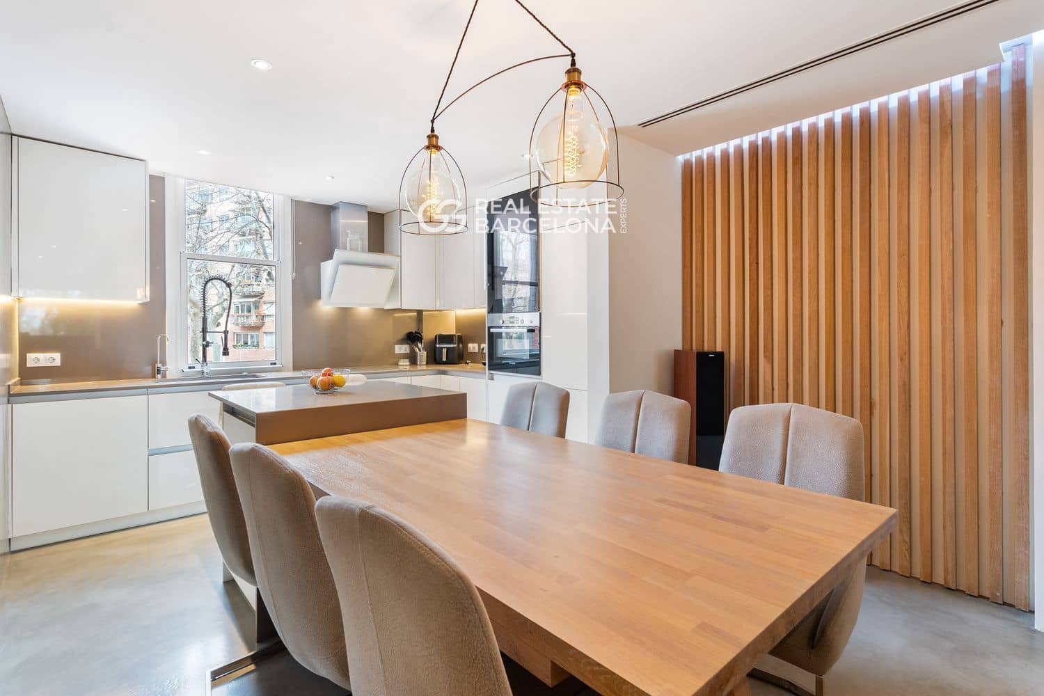 3 bedroom Flat for sale in Barcelona city - € 535,000 (Ref: 9482371)