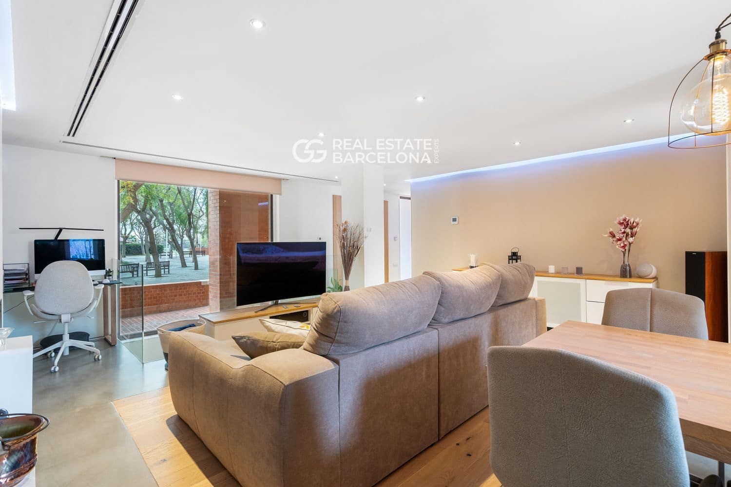 3 bedroom Flat for sale in Barcelona city - € 535,000 (Ref: 9482371)