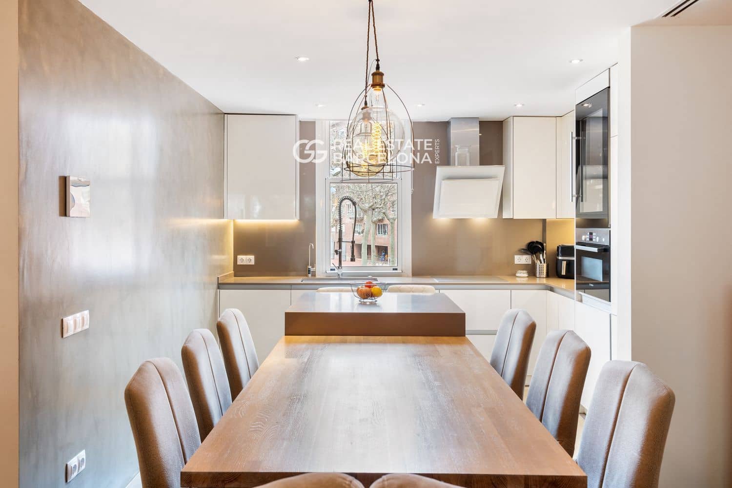 3 bedroom Flat for sale in Barcelona city - € 535,000 (Ref: 9482371)