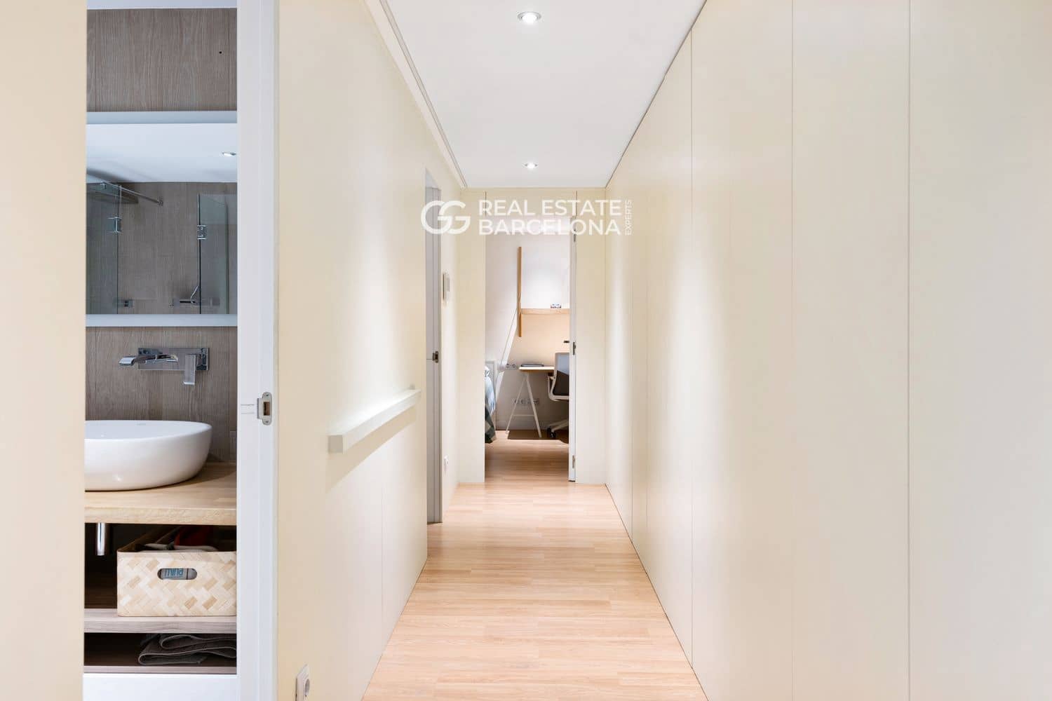 3 bedroom Flat for sale in Barcelona city - € 535,000 (Ref: 9482371)