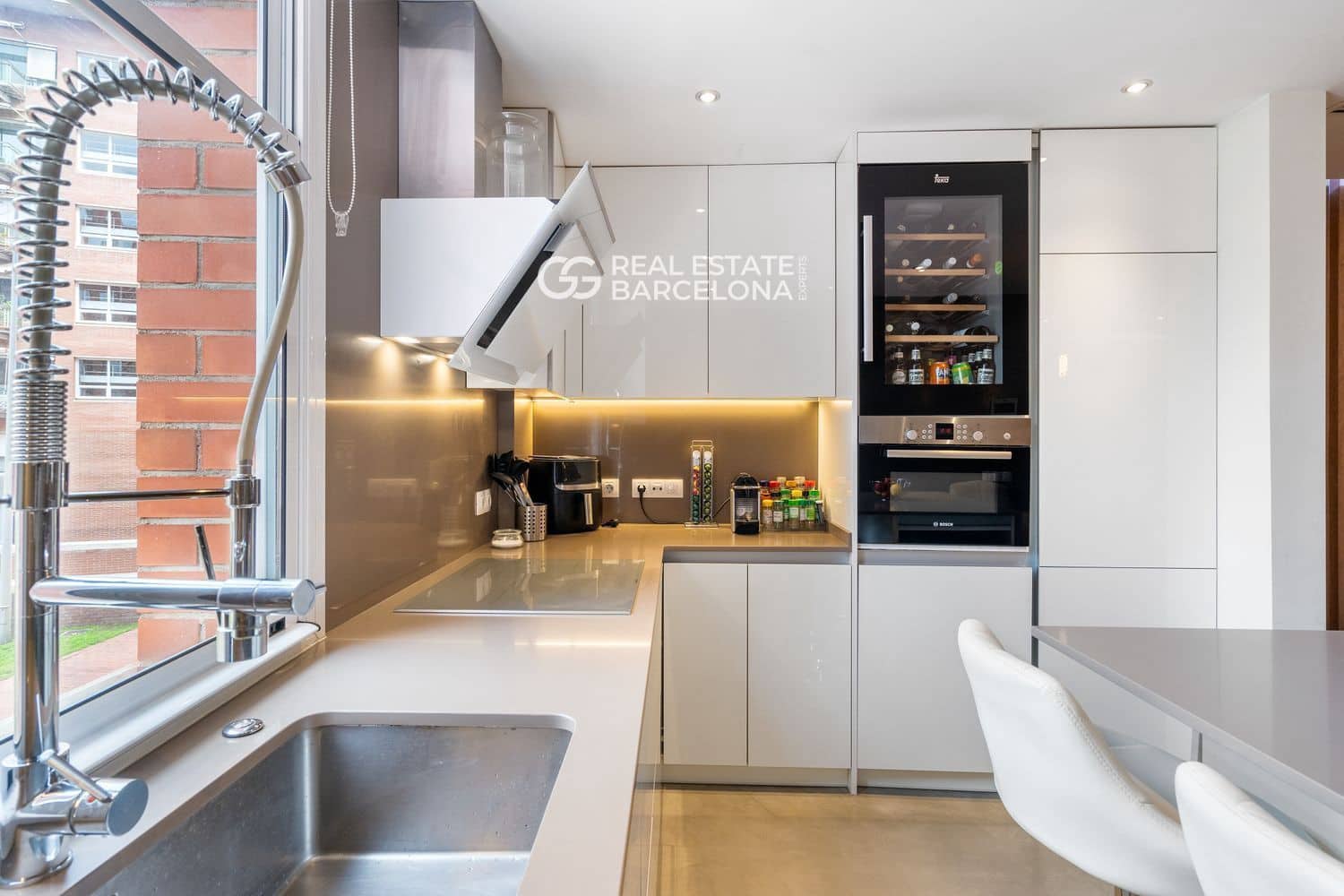 3 bedroom Flat for sale in Barcelona city - € 535,000 (Ref: 9482371)