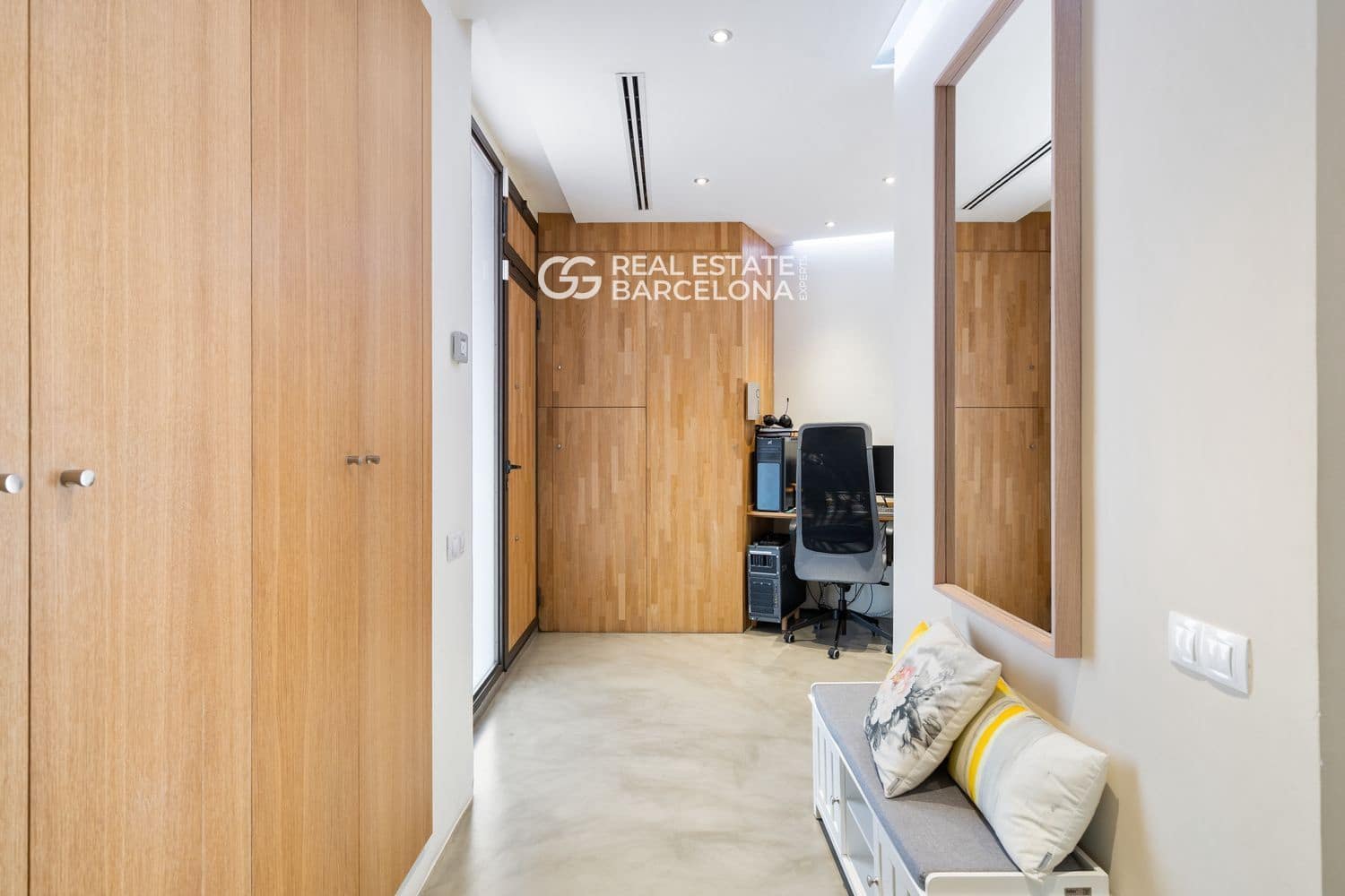 3 bedroom Flat for sale in Barcelona city - € 535,000 (Ref: 9482371)