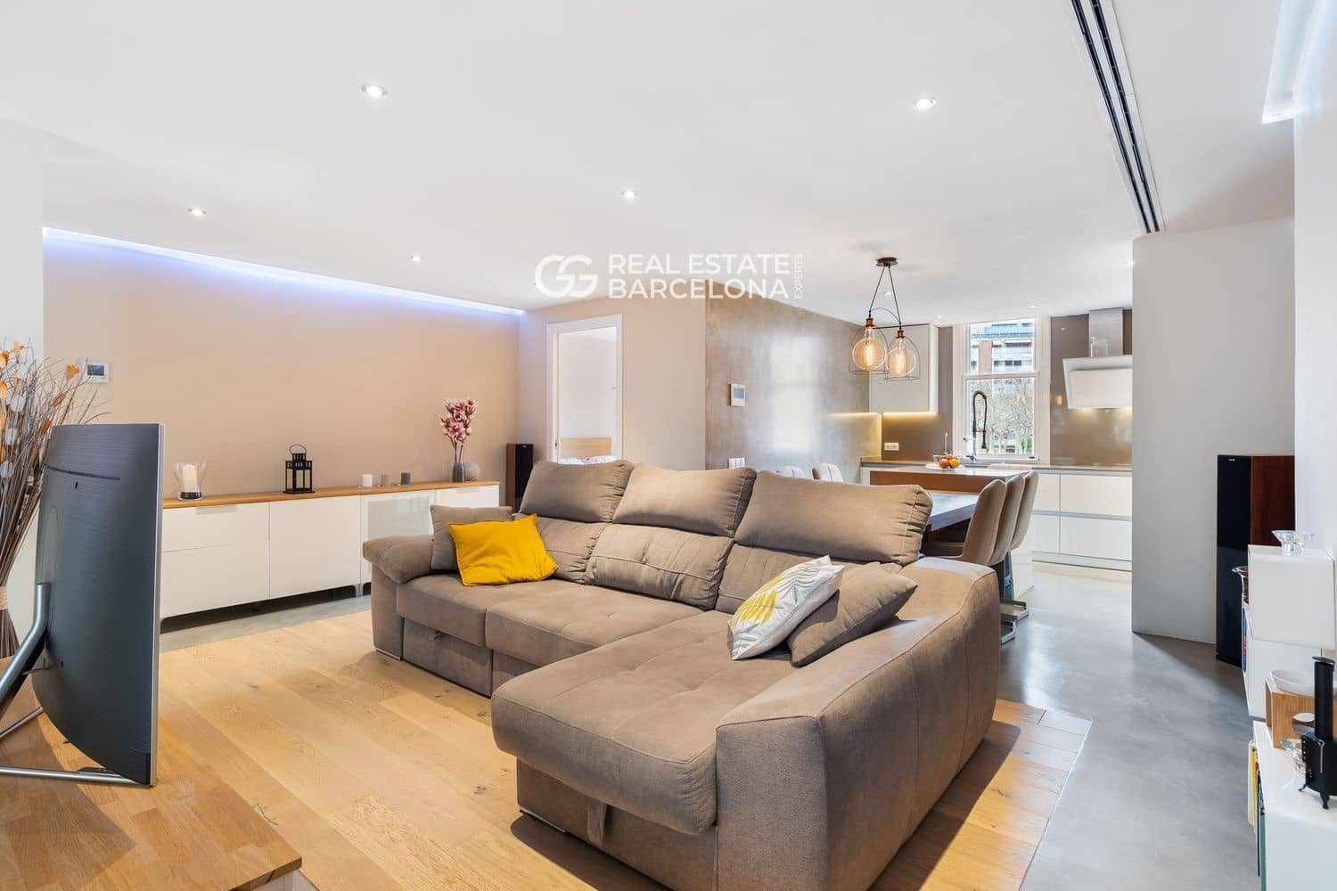 3 bedroom Flat for sale in Barcelona city - € 535,000 (Ref: 9482371)