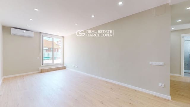 3 bedroom Penthouse for sale in Eixample, Barcelona city - € 620,000 (Ref: 9482372)