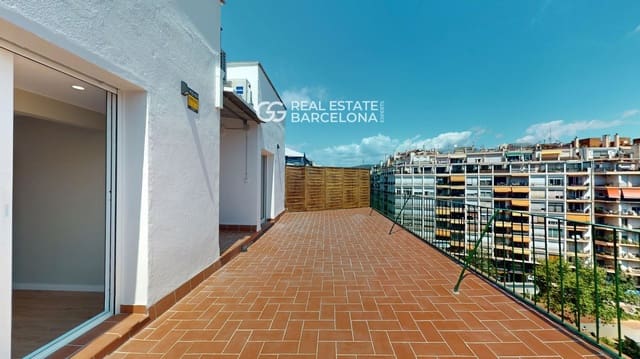 3 bedroom Penthouse for sale in Eixample, Barcelona city - € 620,000 (Ref: 9482372)