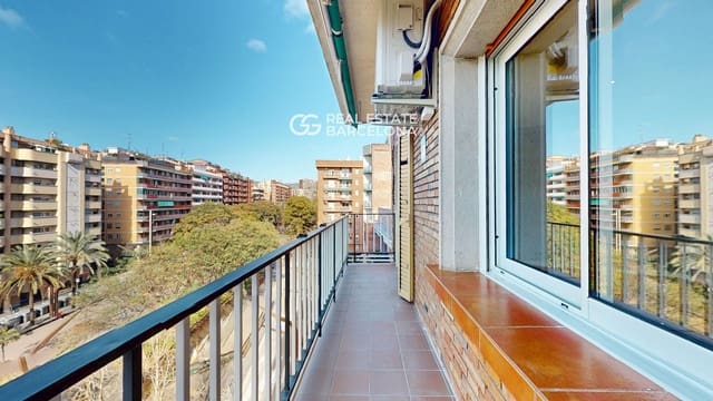 4 bedroom Flat for sale in Sants-Montjuïc, Barcelona city - € 548,000 (Ref: 9482373)