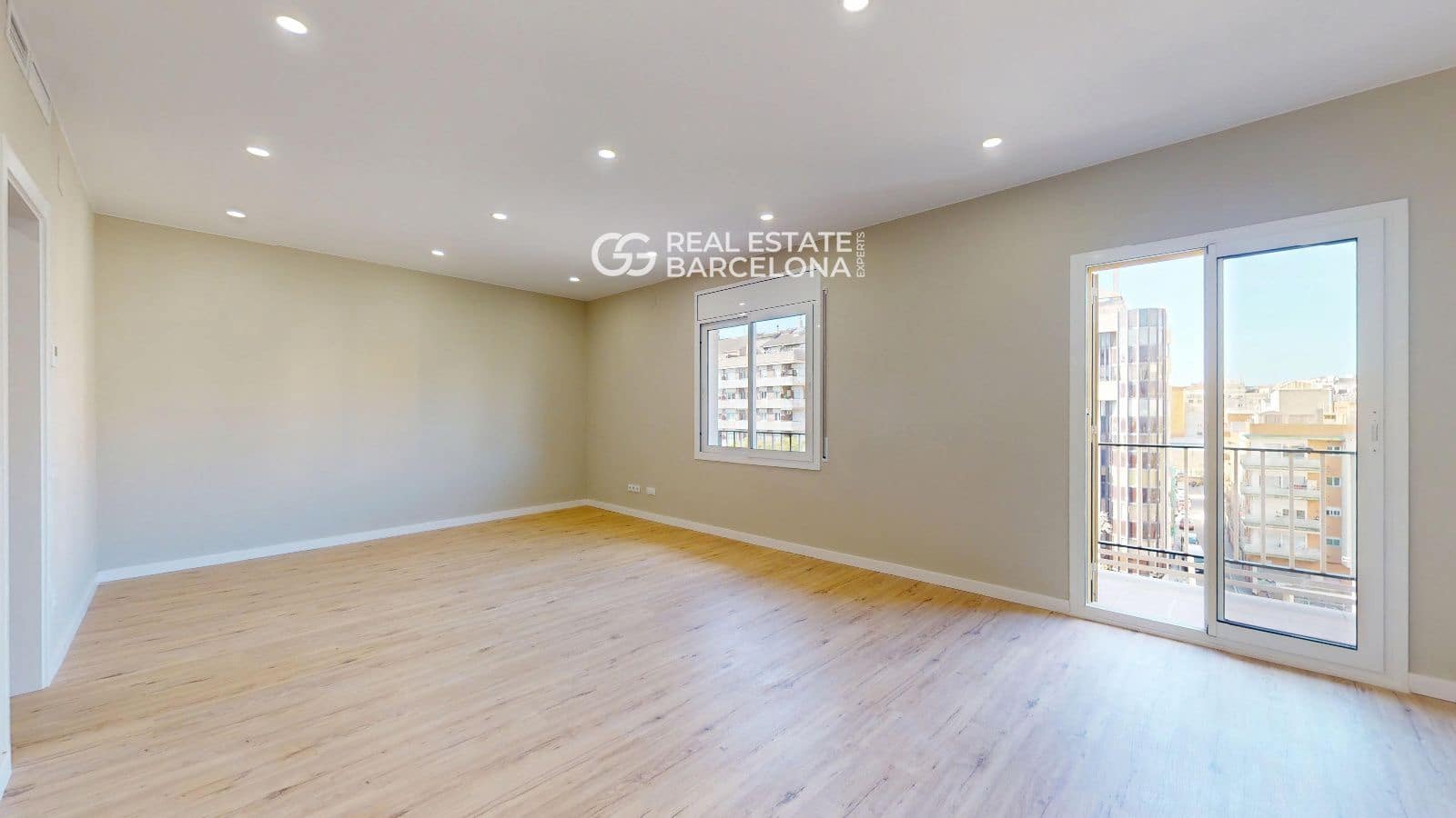 4 bedroom Flat for sale in Barcelona city - € 530,000 (Ref: 9482373)