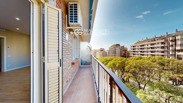 4 bedroom Flat for sale in Sants-Montjuïc, Barcelona city - € 548,000 (Ref: 9482373)