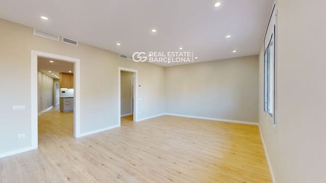 4 bedroom Flat for sale in Sants-Montjuïc, Barcelona city - € 548,000 (Ref: 9482373)