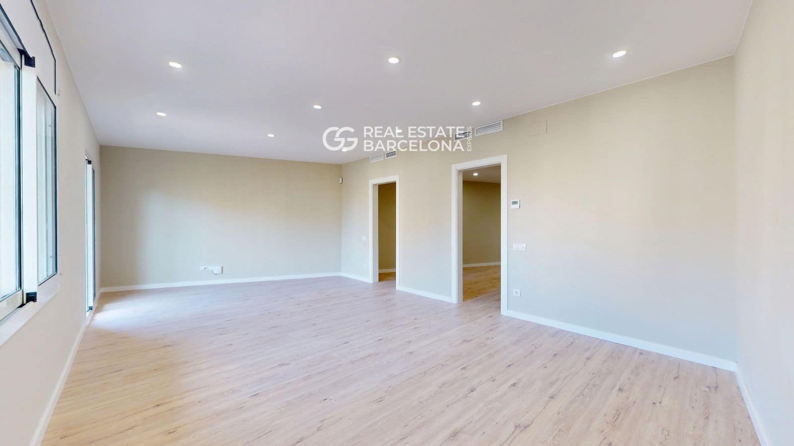 4 bedroom Flat for sale in Barcelona city - € 530,000 (Ref: 9482373)